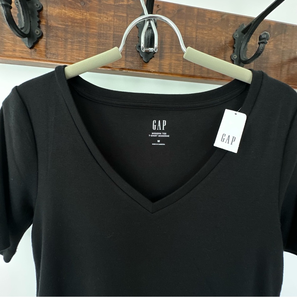GAP V-Neck T-shirt • Soft stretch cotton-blend t-shirt